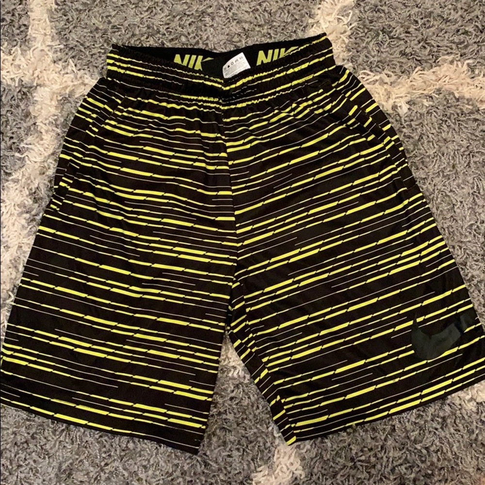 Men’s small Nike dri fit shorts